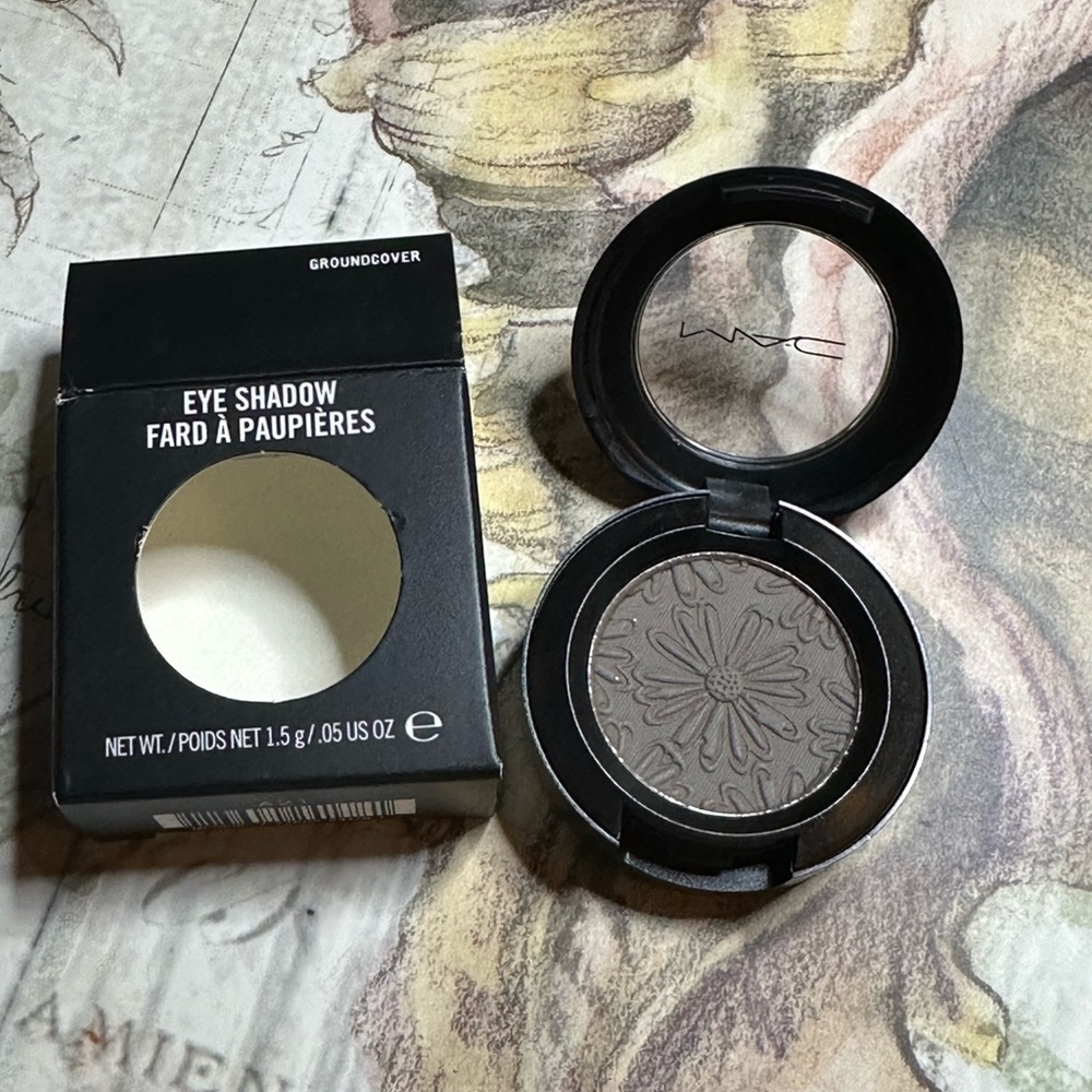 MAC COSMETICS BNIB GROUNDCOVER Matte eyeshadow VERY RARE Fashion Flower Limited